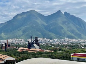 Industrial stylish 3-br. apartment & city views in front of Parque Fundidora & Arena Mty